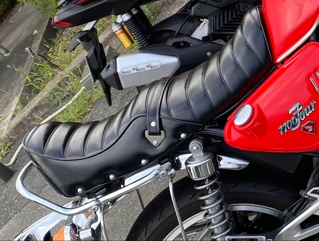 ホンダ cb1100 タックロール 三段シート