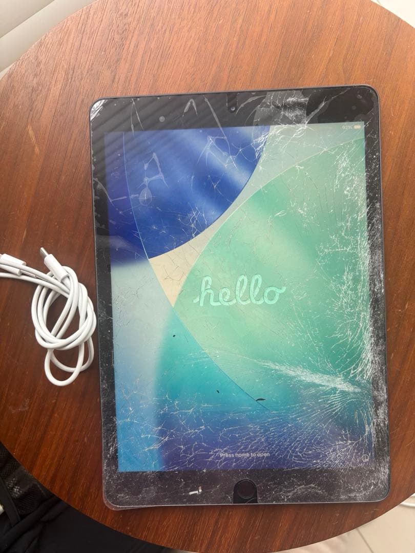 【画面割れあり】iPad 第8世代 128GB A2270