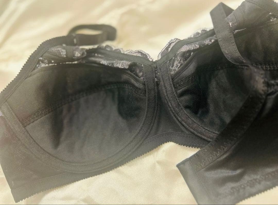 【新品•未使用】E90 シャンデール　ブラジャー　ピエゾメッシュ　ベル