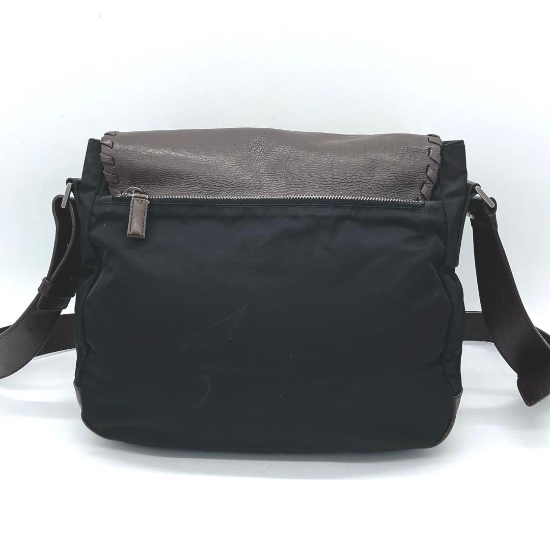 【PRADA】メッセンジャーバッグ　ロゴ型押し　ナイロン　レザー　ブラック