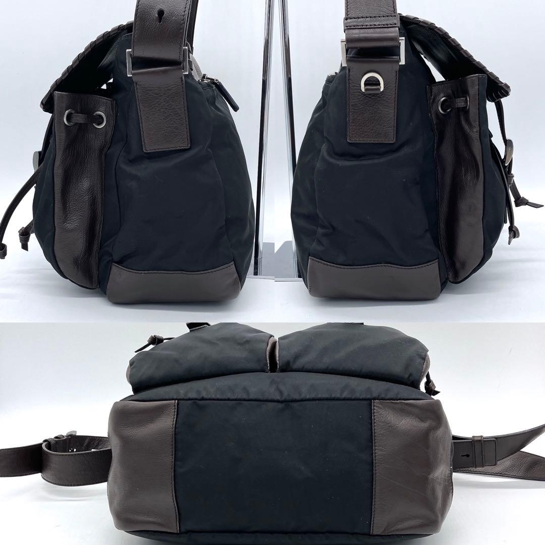 【PRADA】メッセンジャーバッグ　ロゴ型押し　ナイロン　レザー　ブラック
