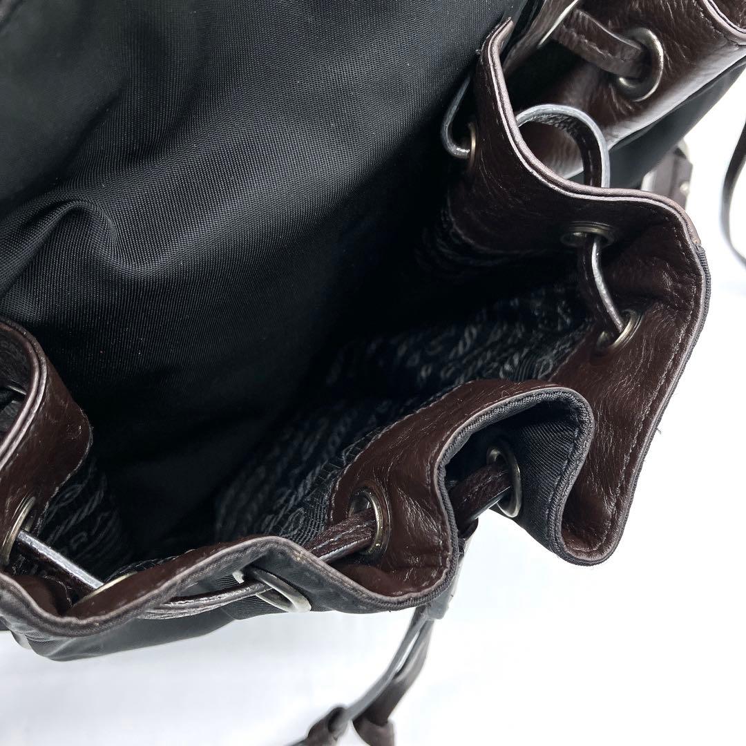 【PRADA】メッセンジャーバッグ　ロゴ型押し　ナイロン　レザー　ブラック