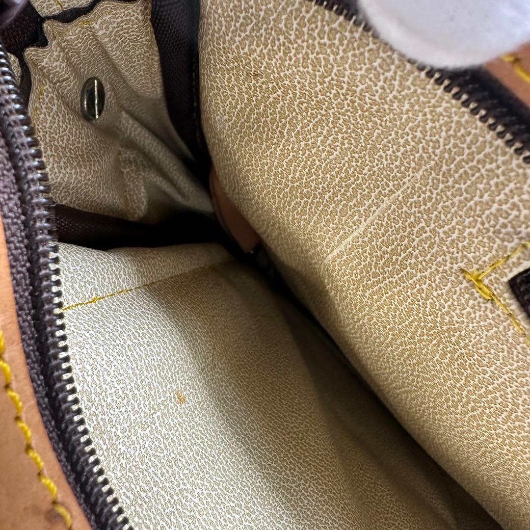 HUNTING WORLD メッセンジャーバッグ オリーブグリーン　N2-4