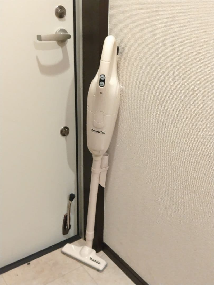 【15日〆⚠️】【バッテリー充電器・紙パック付】Makitaコードレス掃除機
