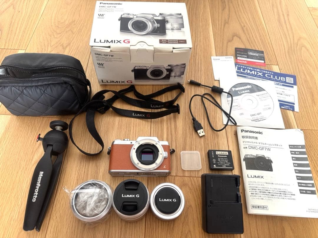 【美品】【ケース・三脚付】Panasonic DMC-GF7W ミラーレス一眼