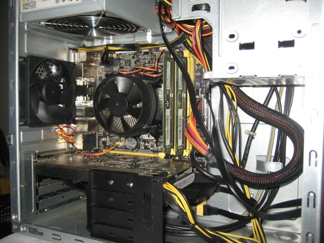 中古　デスクトップパソコン　ASUS　i7-4770　GTX650