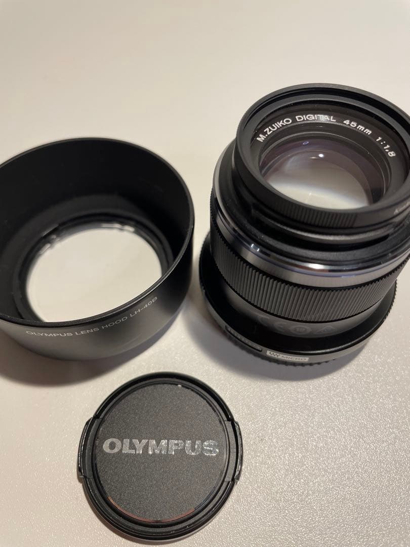 【美品】OLYMPUS 45mm F1.8 黒 レンズフード傷あり