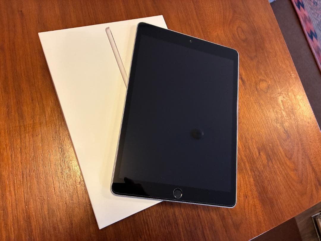 iPad (第9世代) Wi-Fi + Cellular 64GB シルバー