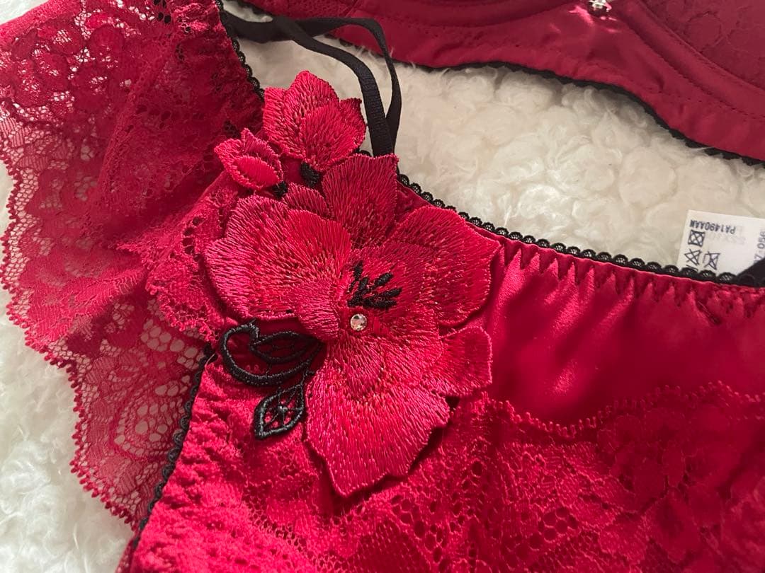 サルート E75/M 75G RE キューティーハニー