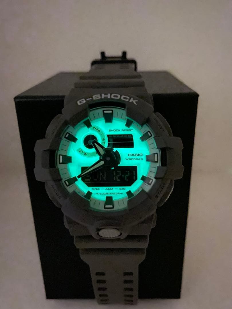 CASIO G-SHOCK GA-700HD 腕時計 グレー　すみれさん専用