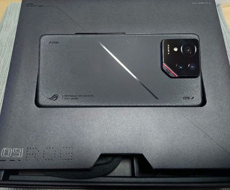 中古 ASUS ROG Phone 9 Pro RAM24GB/ROM1TB