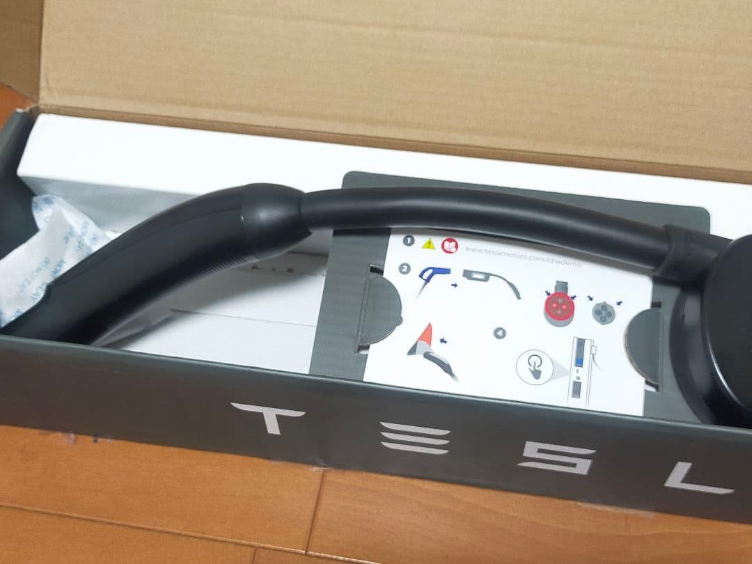 テスラ チャデモアダプター　TESLA CHADEMO