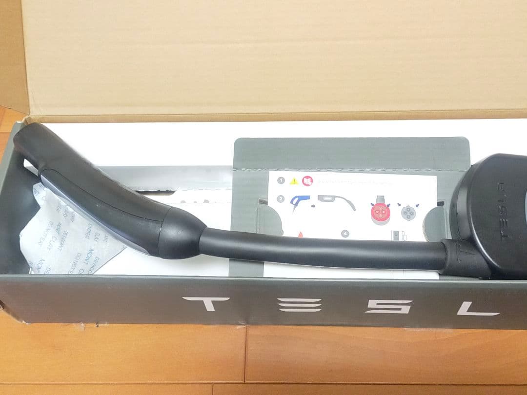 テスラ チャデモアダプター　TESLA CHADEMO