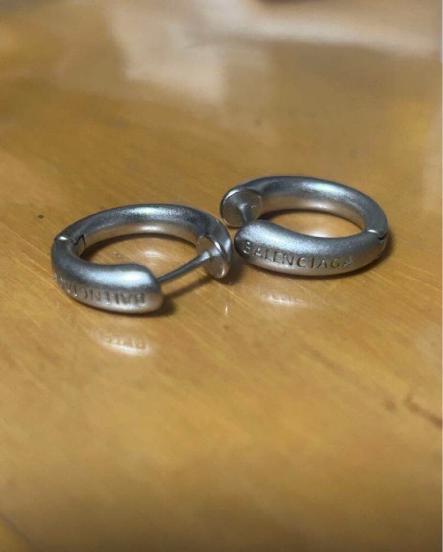 バレンシアガ　ピアス【両耳】