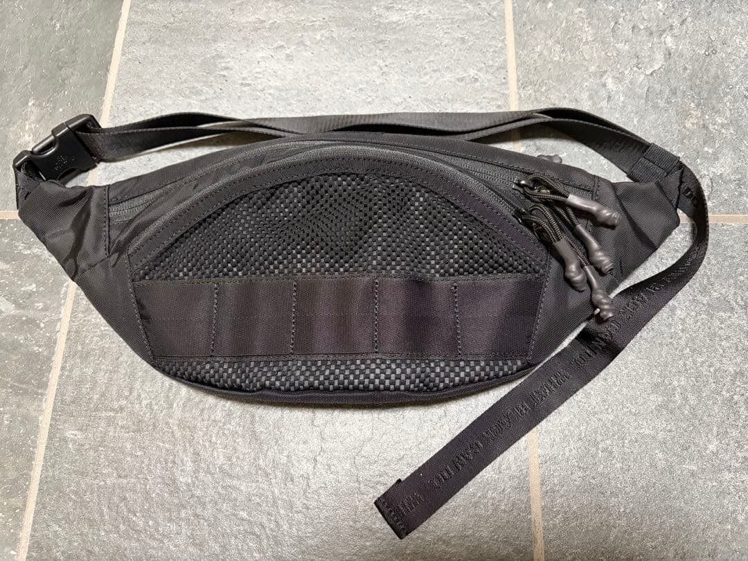 White Mountaineering×BRIEFINGボディバッグ