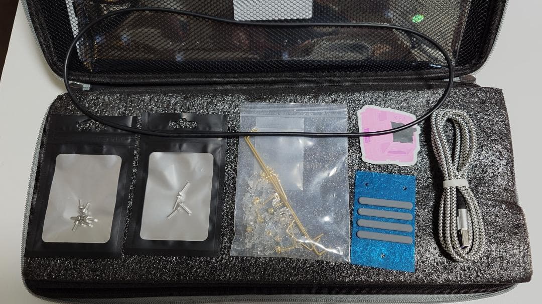 自作キーボード Freebird TKL White