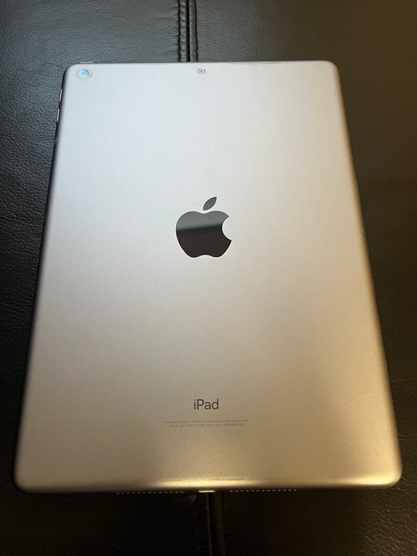 トモカズ　美品！Apple iPad【第6世代 32GB Wifiモデル】