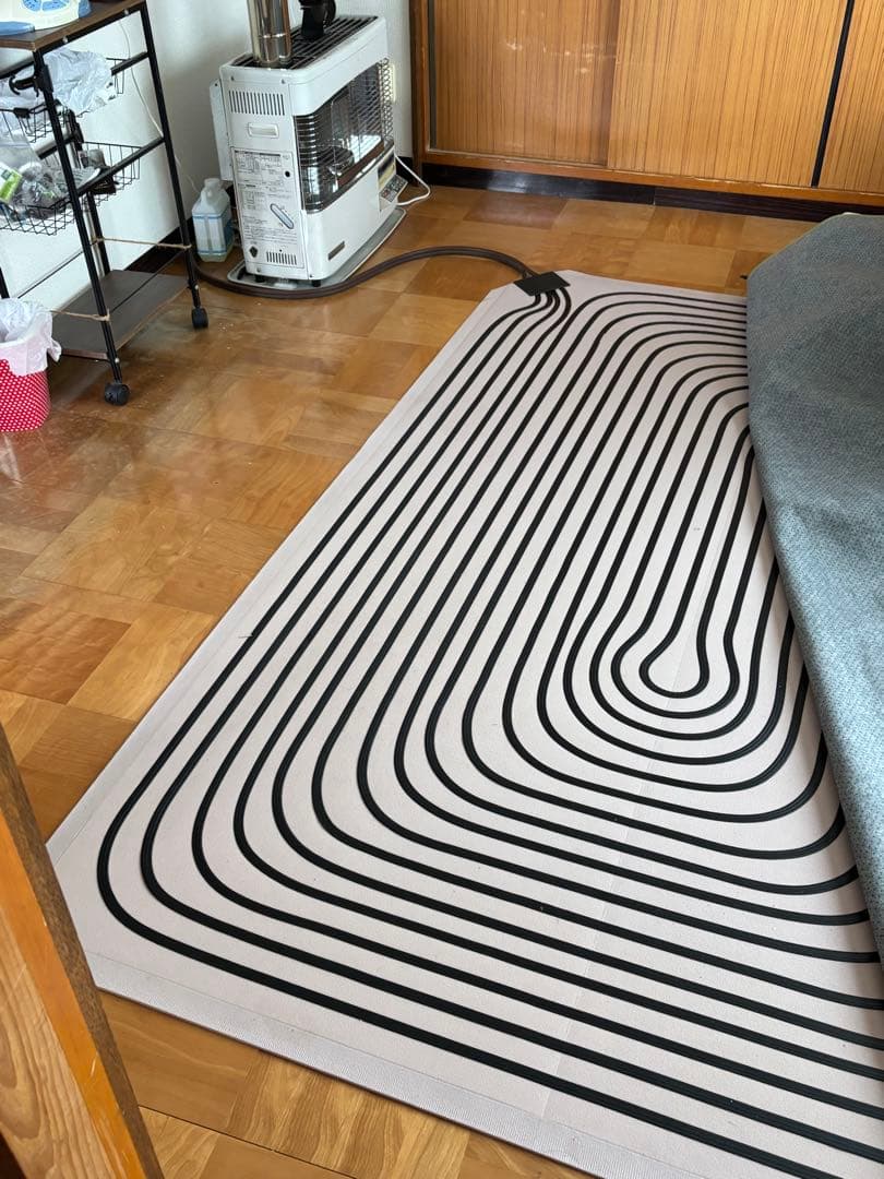 大型ストーブ＋床暖房マット＋ホームタンク　とても暖かい〜