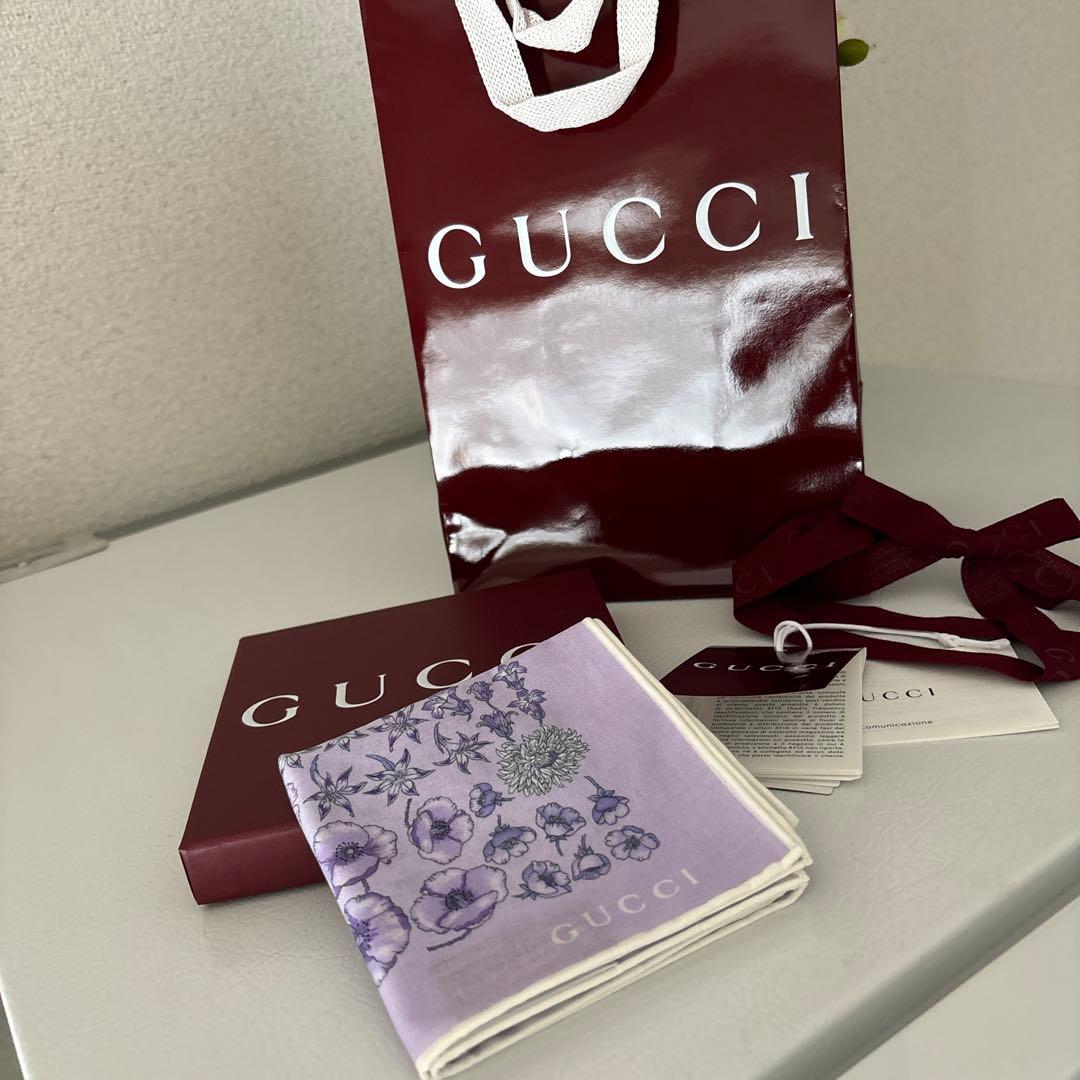 GUCCI日本限定　フローラルプリントコットンハンカチ新品未使用品