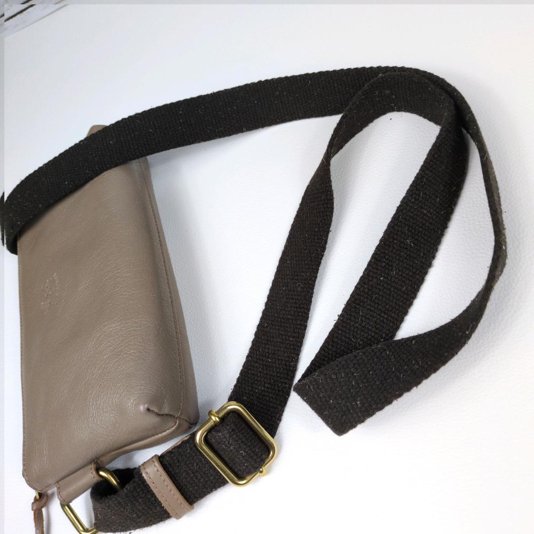 イルビゾンテ ボディバッグ ショルダーバッグ グレージュ レザー 斜め掛け