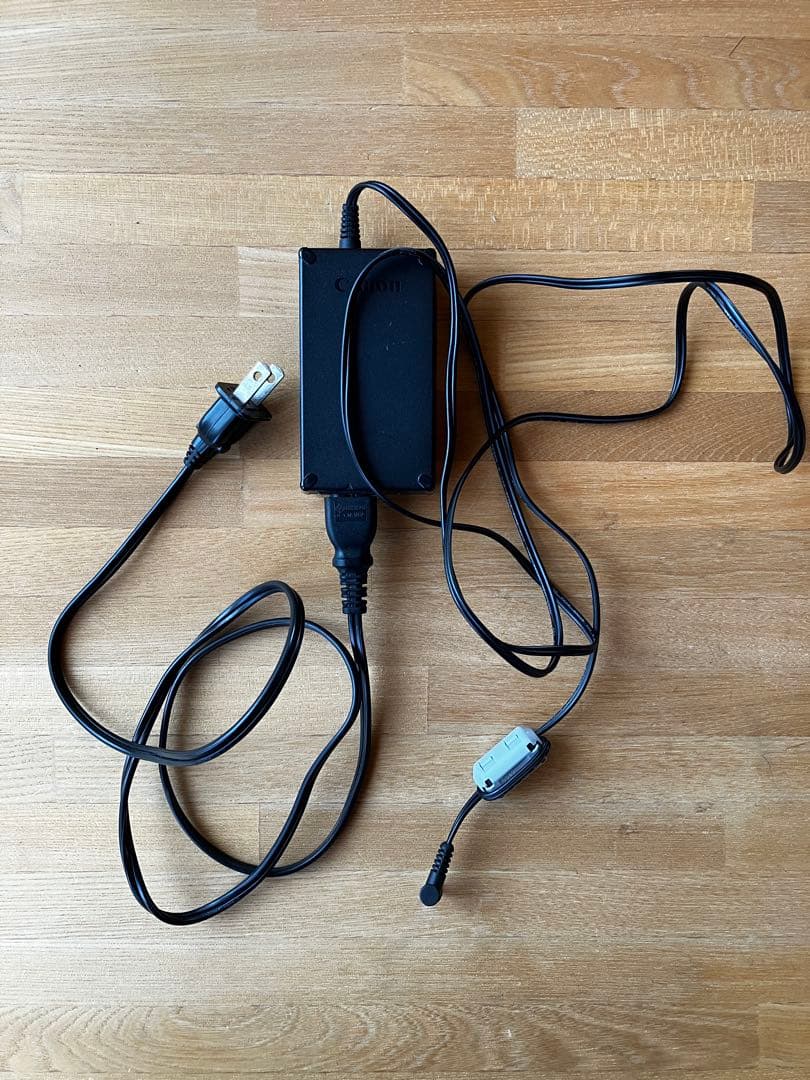 Canon XA30 業務用ビデオカメラ　美品　専用バッグ付　キャノン