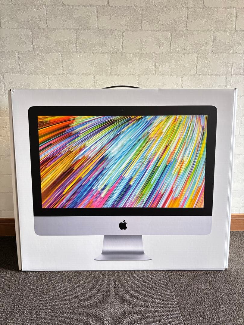 Apple iMac 21.5インチ　本体、純正キーボード、マウス付き