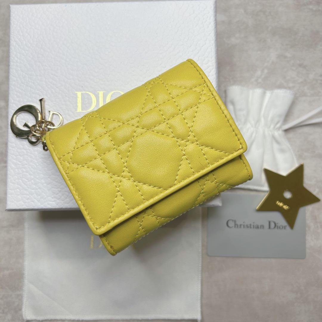 美品 ディオール イエロー キルティング 三つ折り 財布 ロゴ チャーム 人気