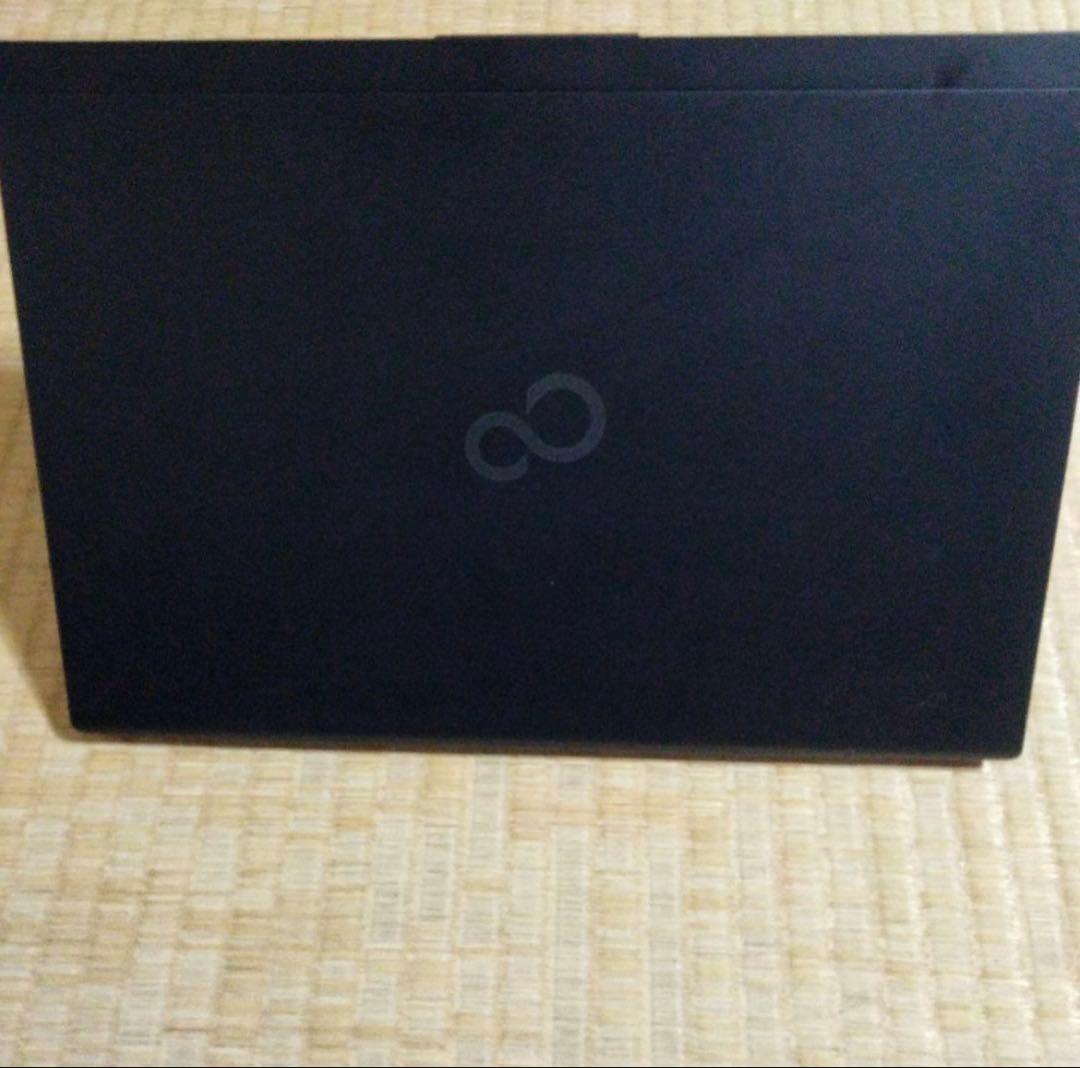 富士通U939/B (8世代i5/8GB/256GB カメラ・マイク非搭載)
