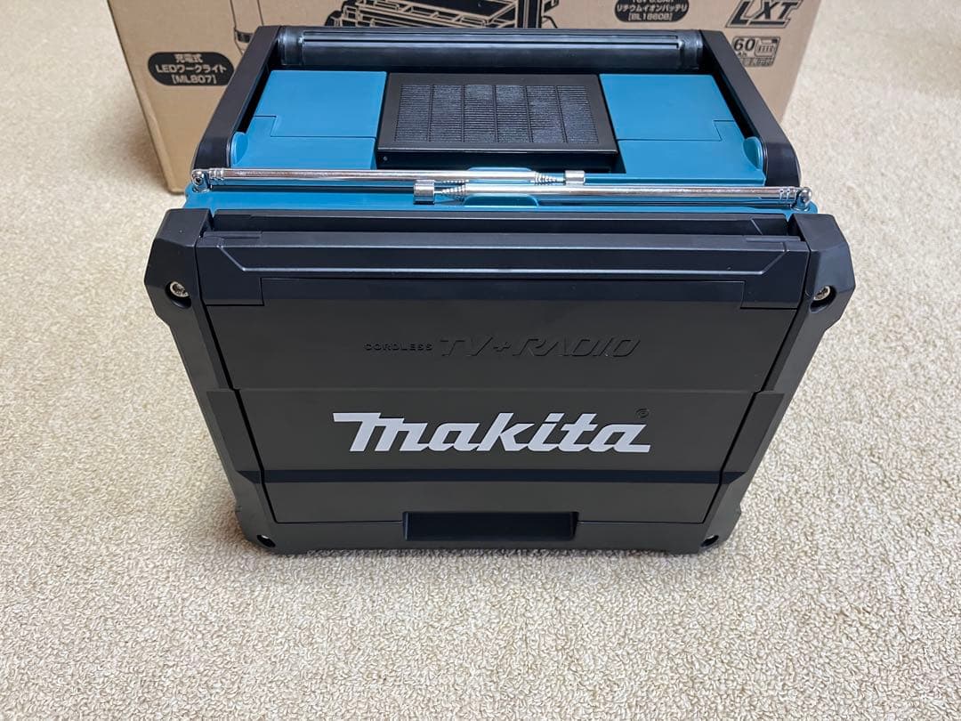 マキタ　電池式テレビ、ライト、電池、充電器