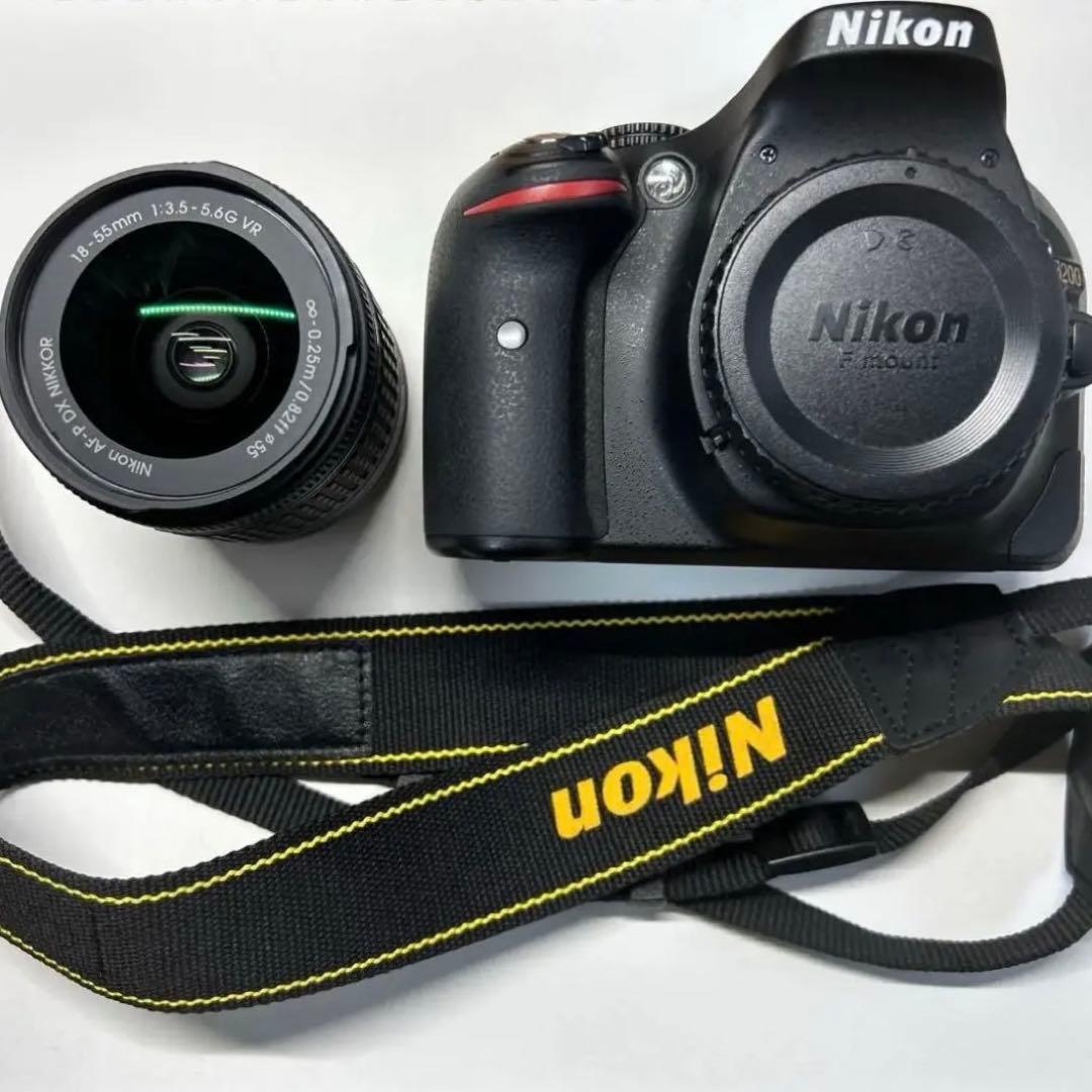 Nikon D5200・純正レンズ・カメラストラップ・レンズフードセット