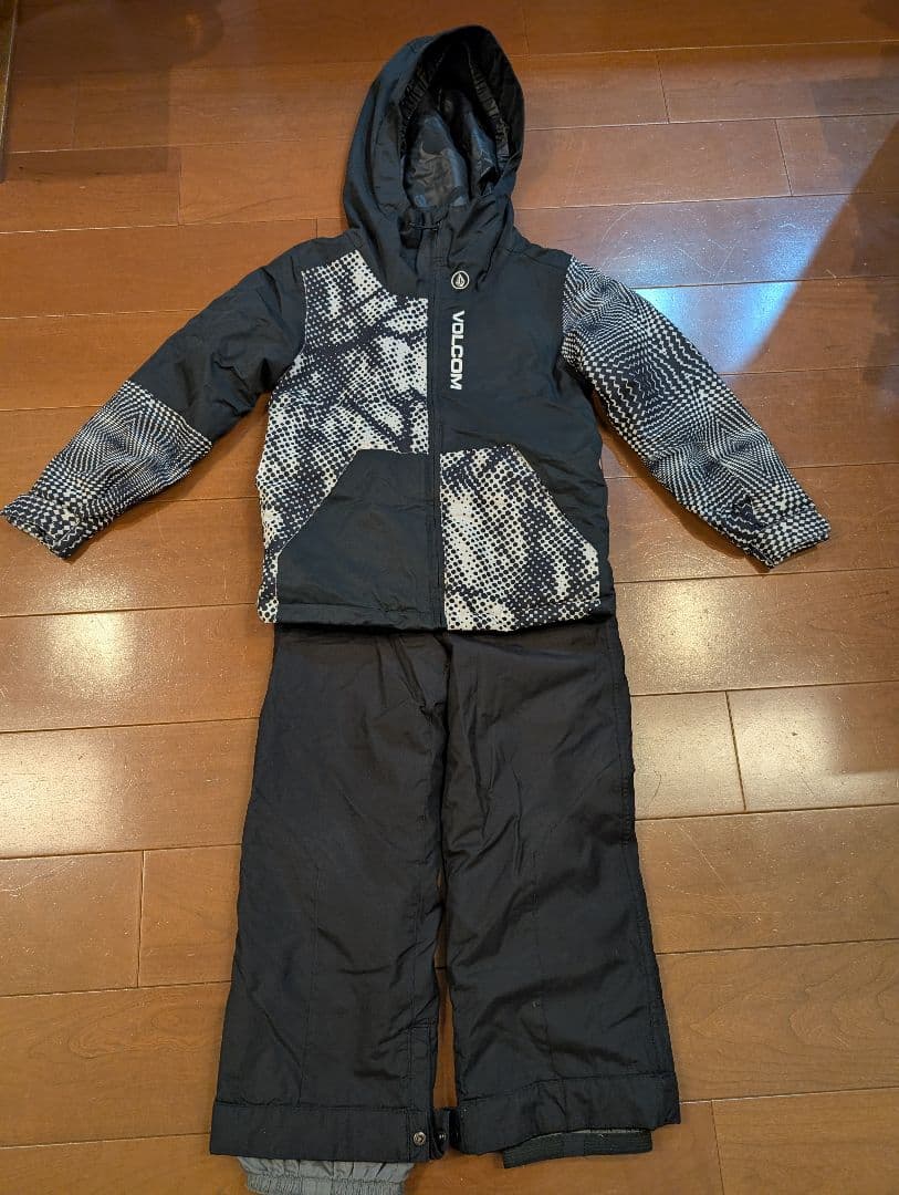 VOLCOM BURTON 子ども用スノーボードウェア　上下セット