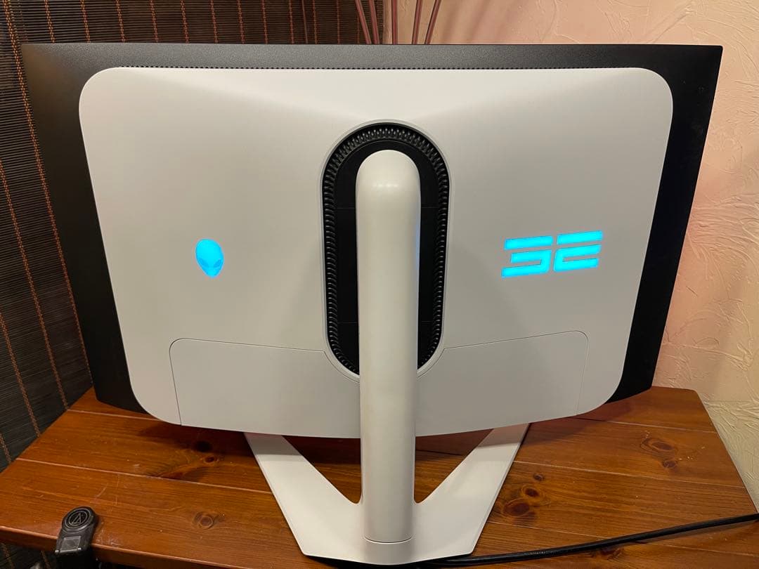 Alienware 32 4K ゲーミング モニター AW3225QF DELL