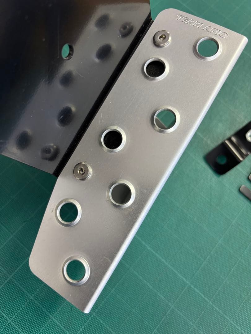 APIO製 MT車用フットレスト