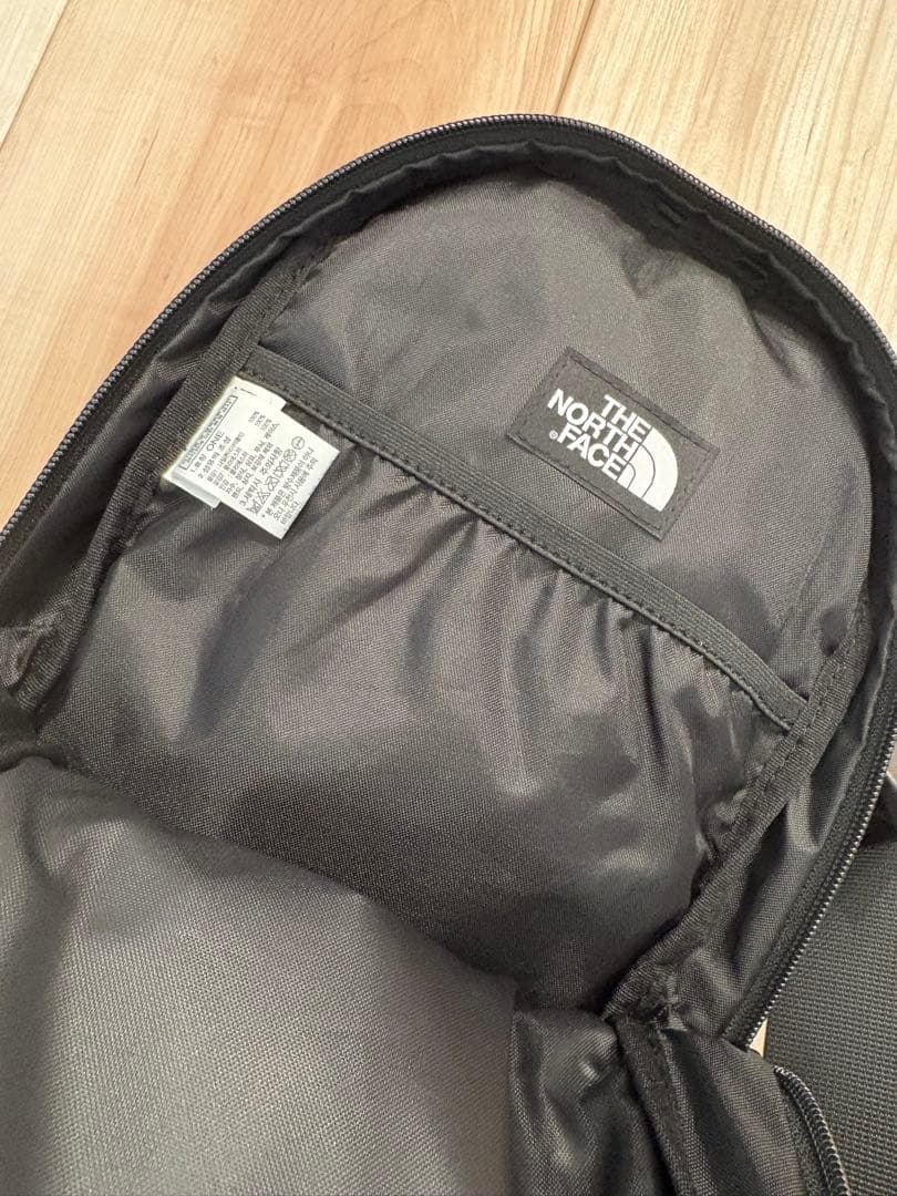 ノースフェイス　ボディバッグ　ワンウェイバッグ　スリングバッグ