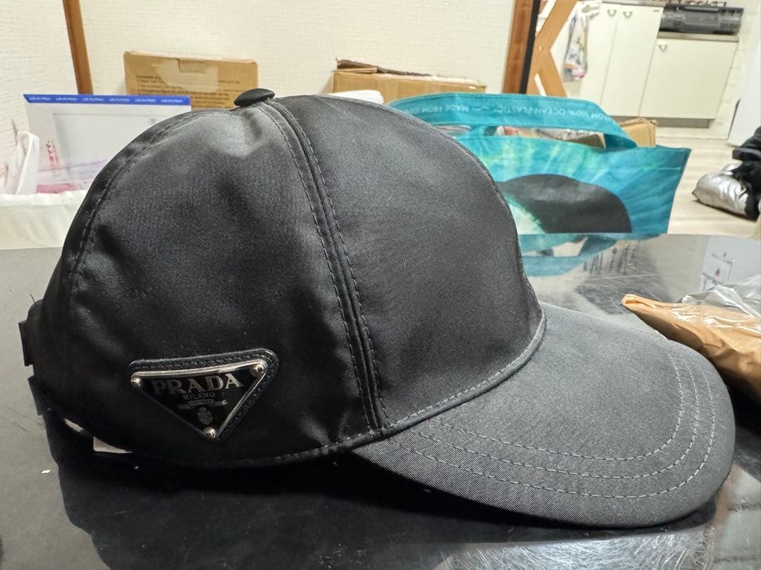 PRADA ブラック ナイロン キャップ