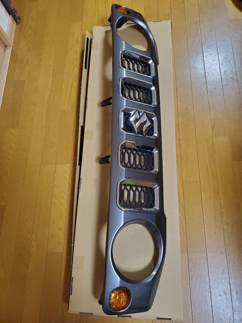 ジムニーノマド　純正　グリル