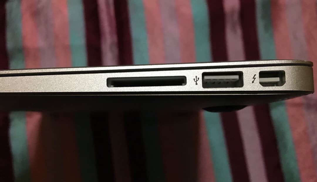 MacBook本体 Apple MacBook Air 2014 i5 4GB 121GB