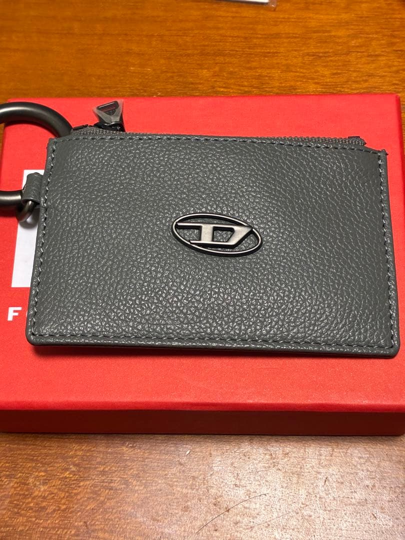 (新品未使用品箱付き保証書付き)DIESEL グレー ポーチ キーホルダー付き