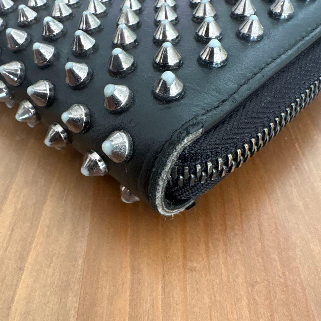 ルブタン　スタッズ付きブラックレザー長財布