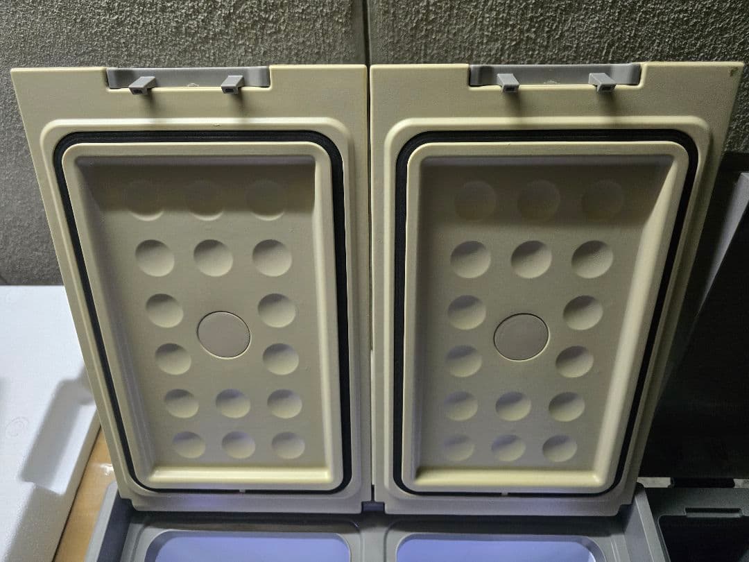 【新品未使用】車載冷蔵庫 SAMONIC 55L　バッテリー付き　カーキ色