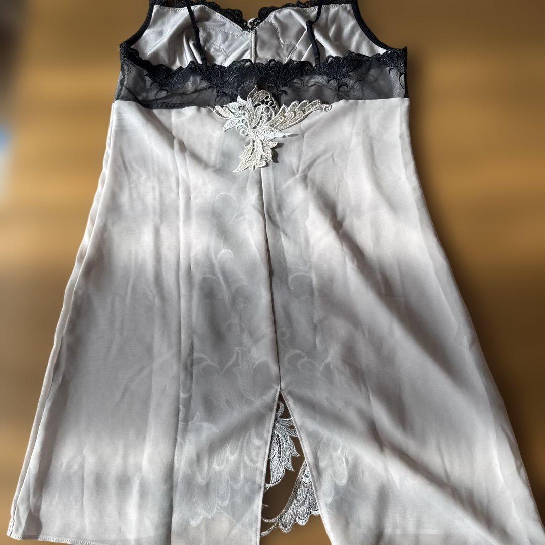 サルート　刺繍入りセクシースリップ M80cm丈