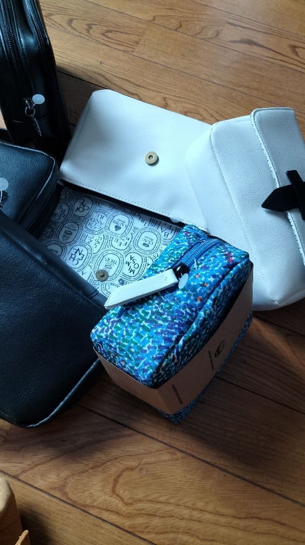 Qatar Airways　日本航空　全日空 旅行用アメニティ　パジャマ