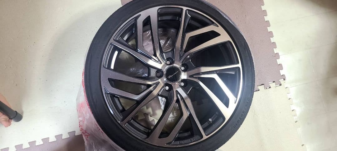 タイヤ付きホイール　18インチ