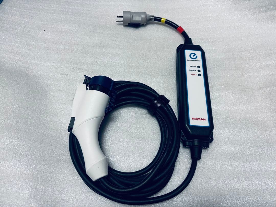 日産リーフ充電ケーブル 3NK5E 215