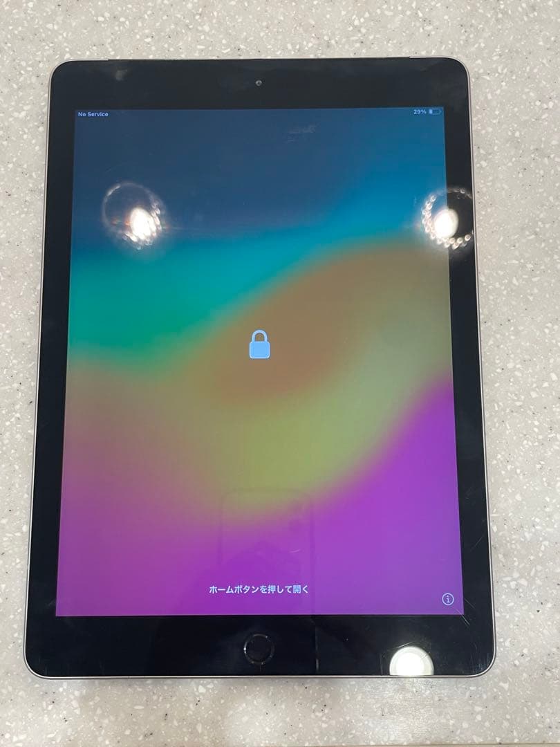 Apple iPad 第六世代　シルバー 64G Wifi +Cellular