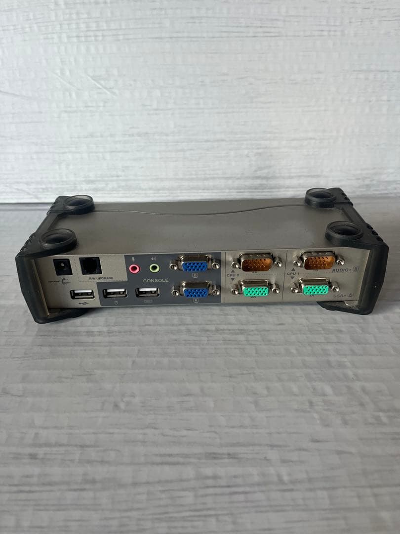 ATEN Dual-VGA KVMスイッチ
