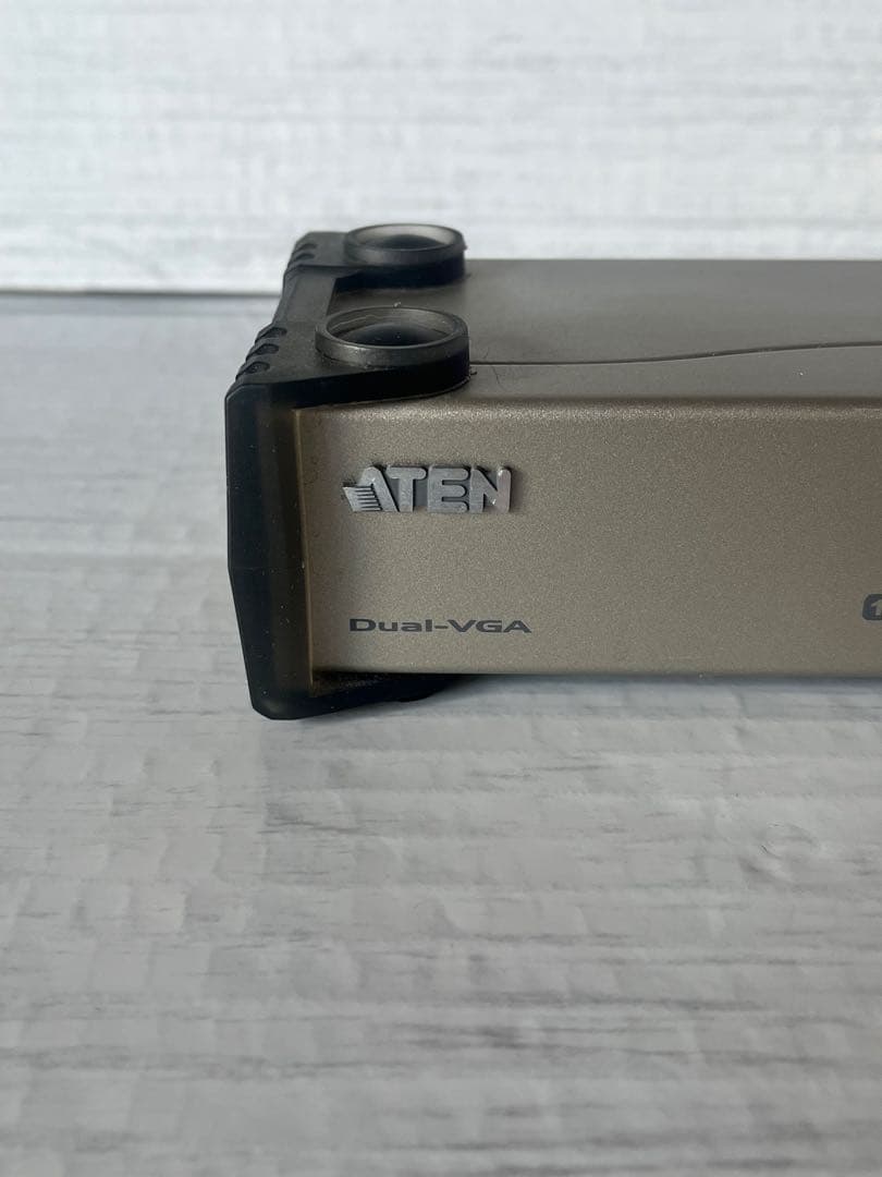 ATEN Dual-VGA KVMスイッチ