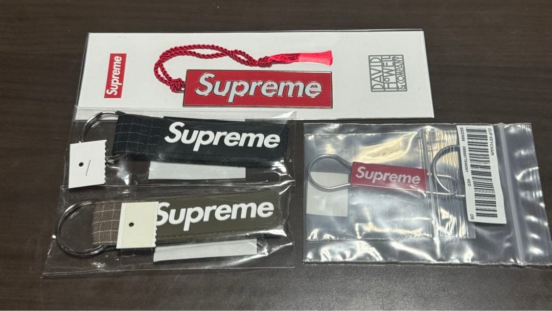 Supreme キーホルダー ・ブックマーク・キーチェーンセット4てんせっとな