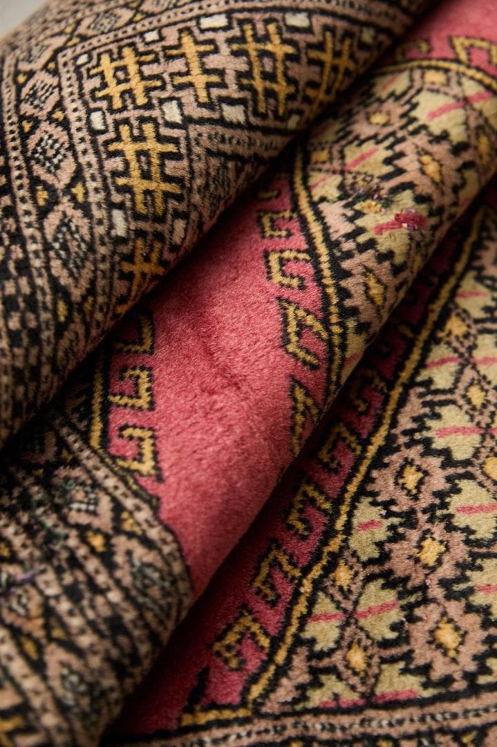 ヴィンテージラグ　トライバルラグ　パキスタン産（169×119cm）リペア跡あり