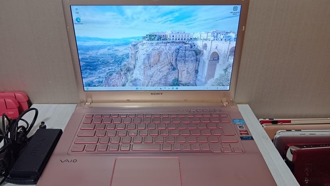 ピンク　オン　ピンク　Vaio SVE141A1AJ